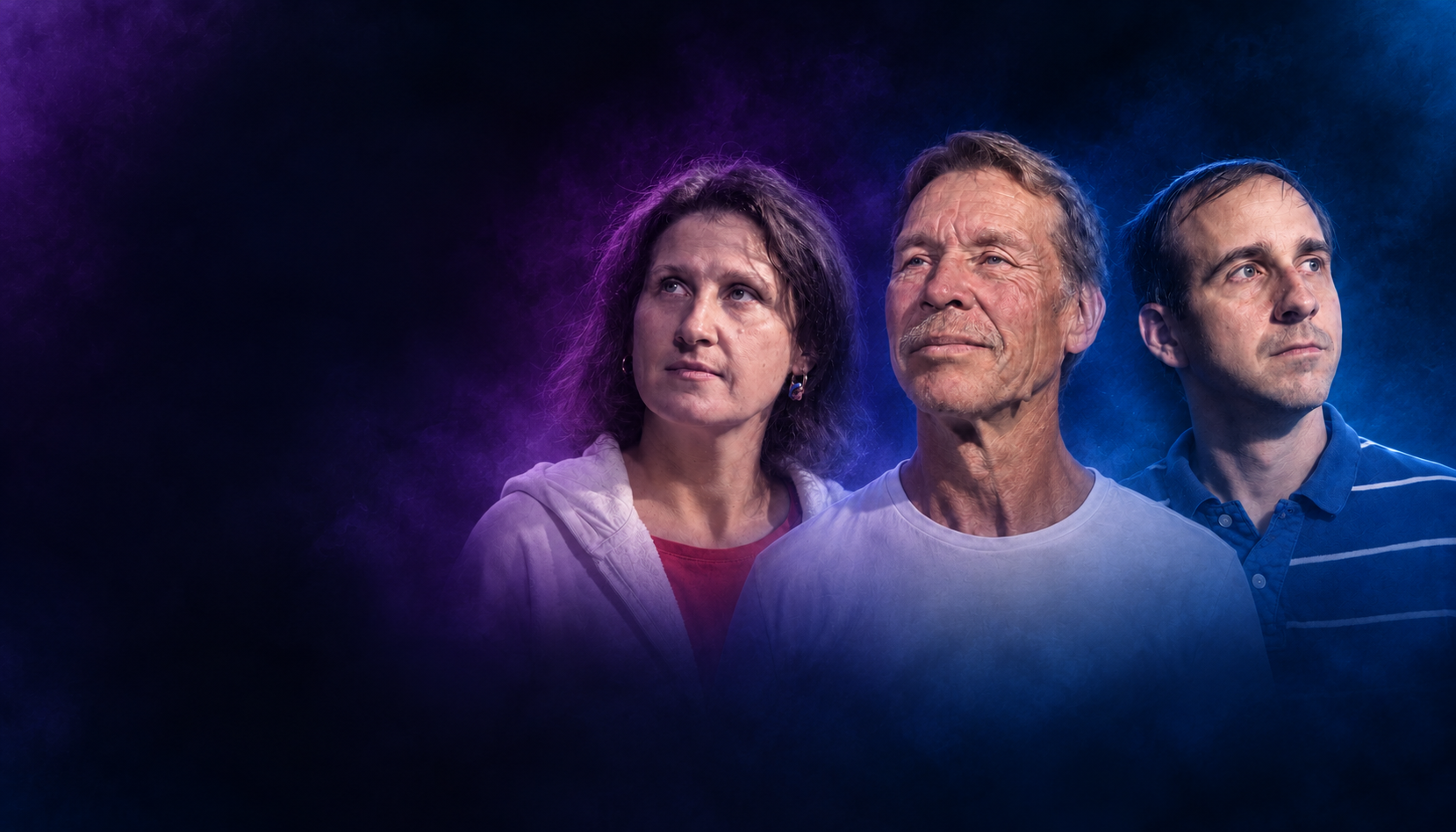 Drei Gäste des LiveTalks vor blau-violettem Hintergrund